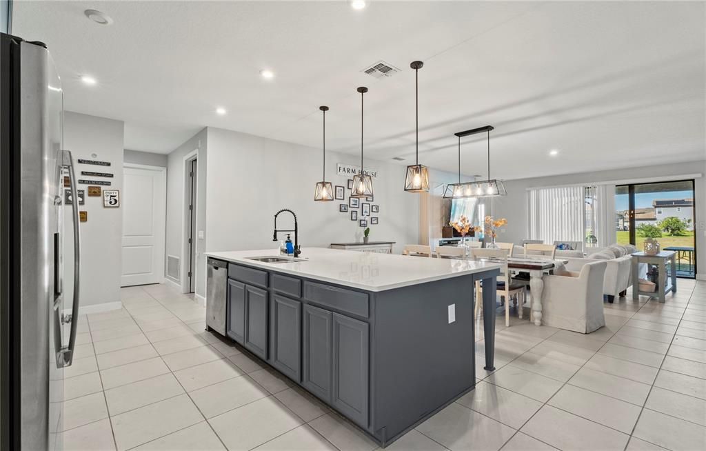 For Sale: $550,000 (4 beds, 4 baths, 2920 Square Feet)