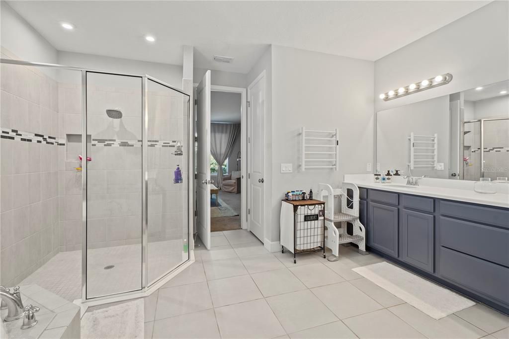 For Sale: $550,000 (4 beds, 4 baths, 2920 Square Feet)