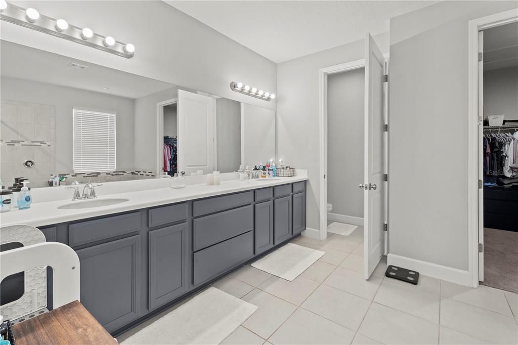 For Sale: $550,000 (4 beds, 4 baths, 2920 Square Feet)