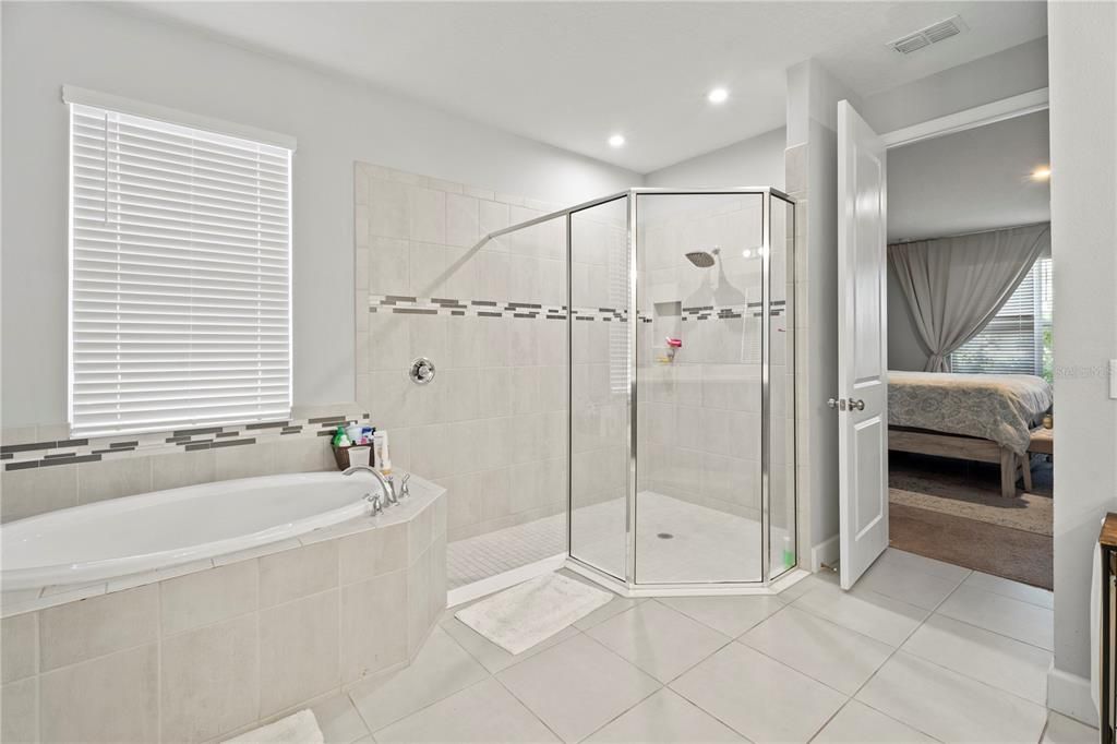 For Sale: $550,000 (4 beds, 4 baths, 2920 Square Feet)