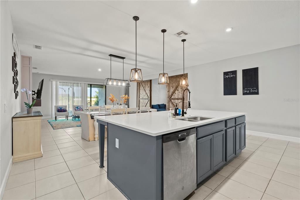 For Sale: $550,000 (4 beds, 4 baths, 2920 Square Feet)