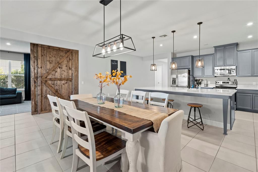 For Sale: $550,000 (4 beds, 4 baths, 2920 Square Feet)