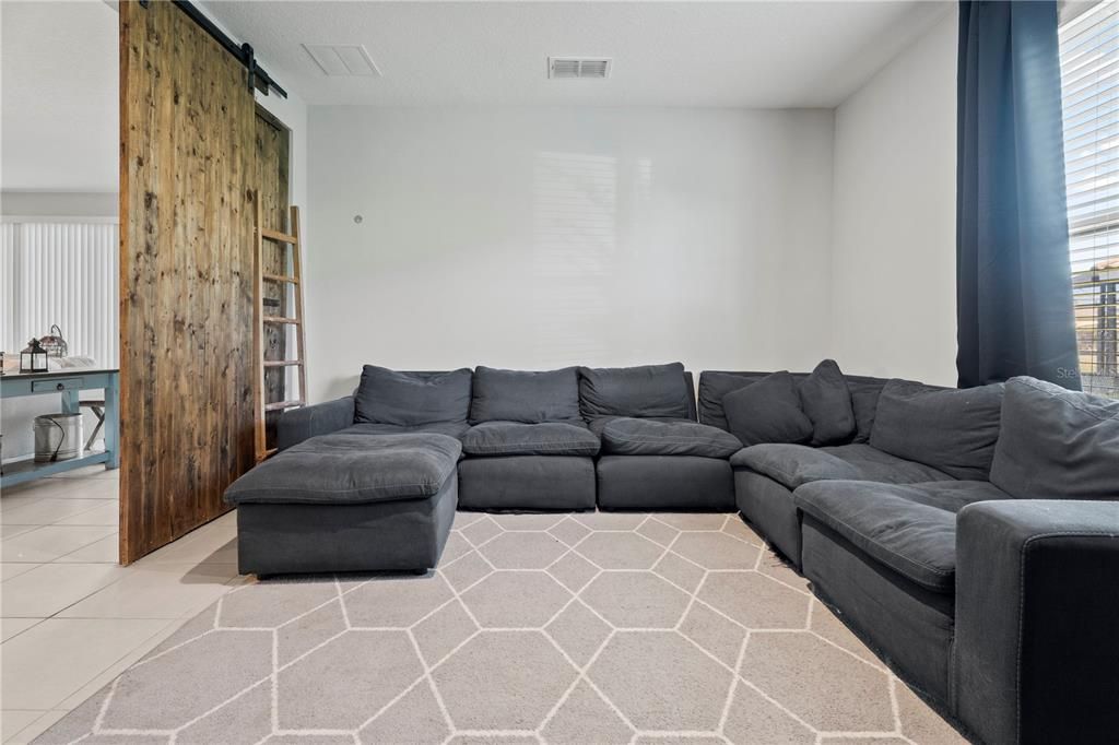 For Sale: $550,000 (4 beds, 4 baths, 2920 Square Feet)