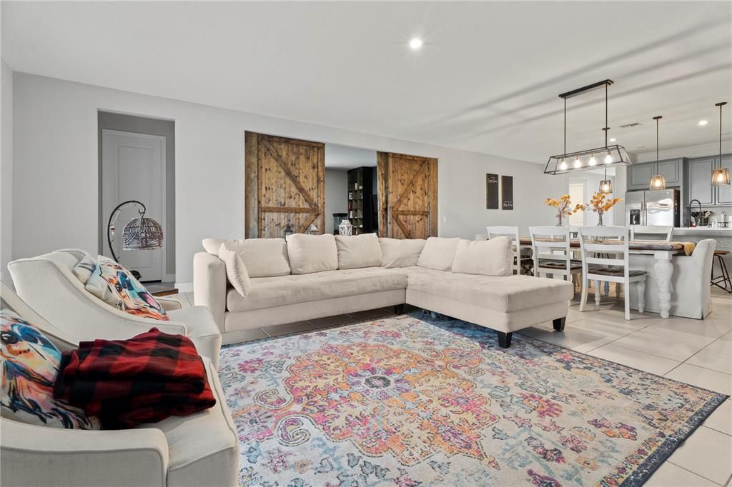 For Sale: $550,000 (4 beds, 4 baths, 2920 Square Feet)