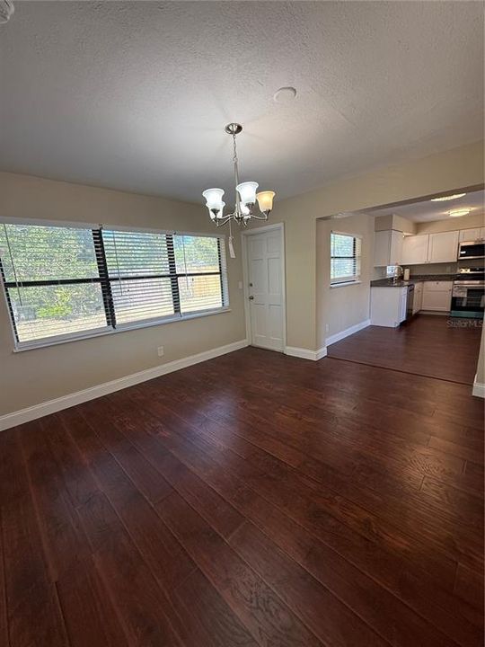 待售: $285,000 (3 贝兹, 2 浴室, 1184 平方英尺)