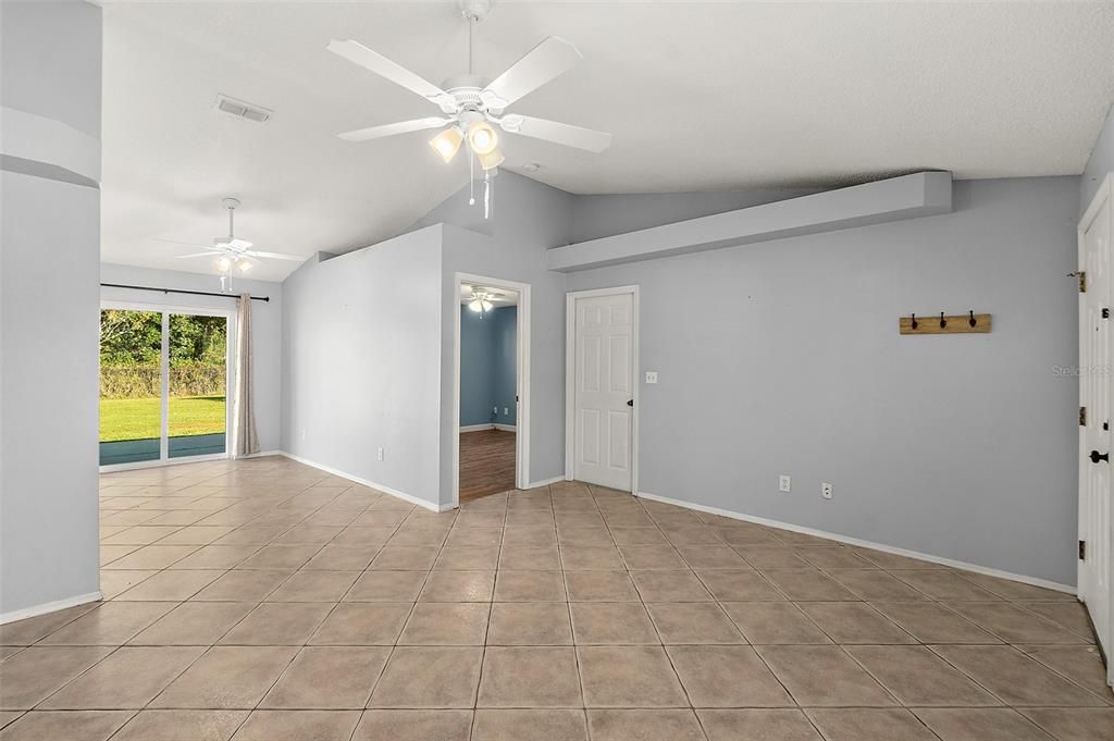 For Sale: $269,900 (3 beds, 2 baths, 1116 Square Feet)