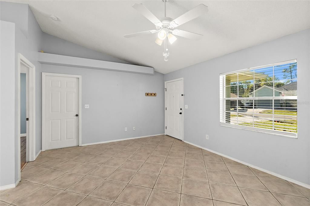 For Sale: $269,900 (3 beds, 2 baths, 1116 Square Feet)