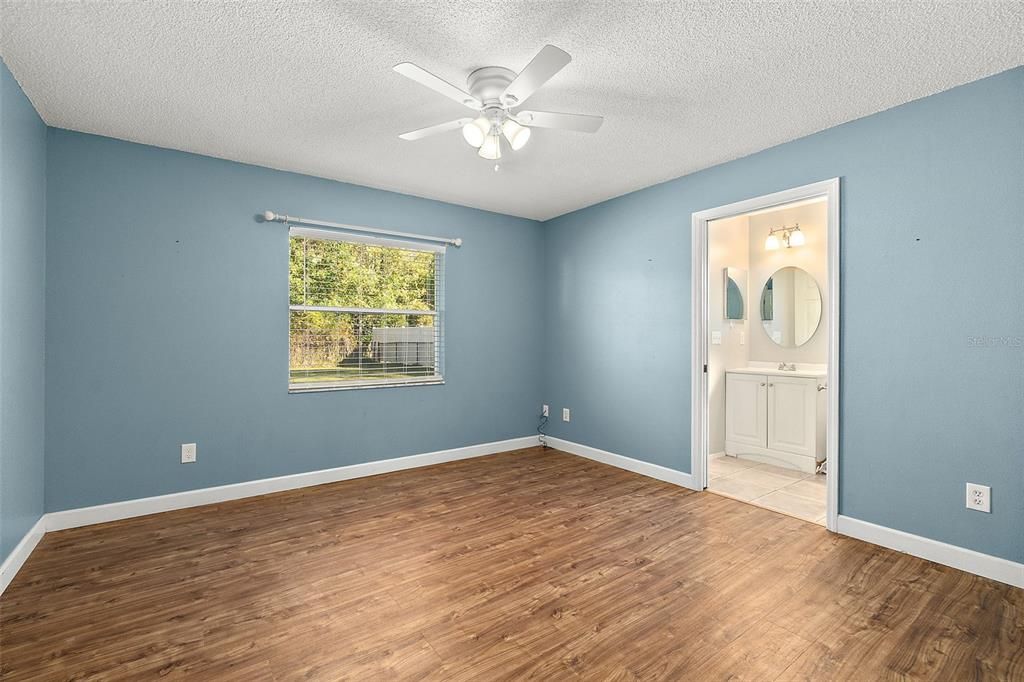 For Sale: $269,900 (3 beds, 2 baths, 1116 Square Feet)