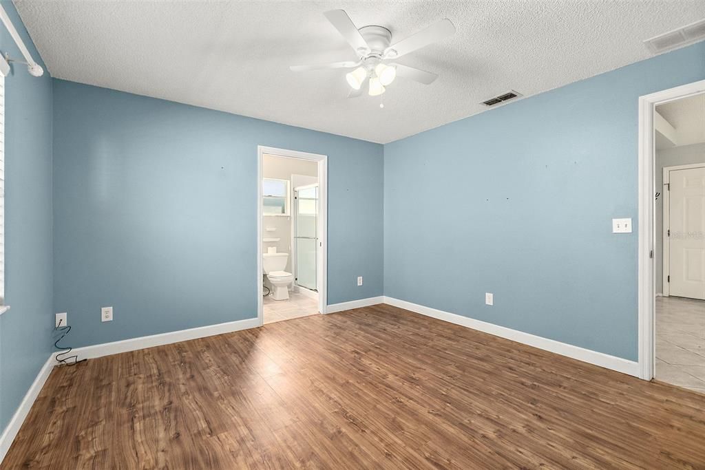 For Sale: $269,900 (3 beds, 2 baths, 1116 Square Feet)