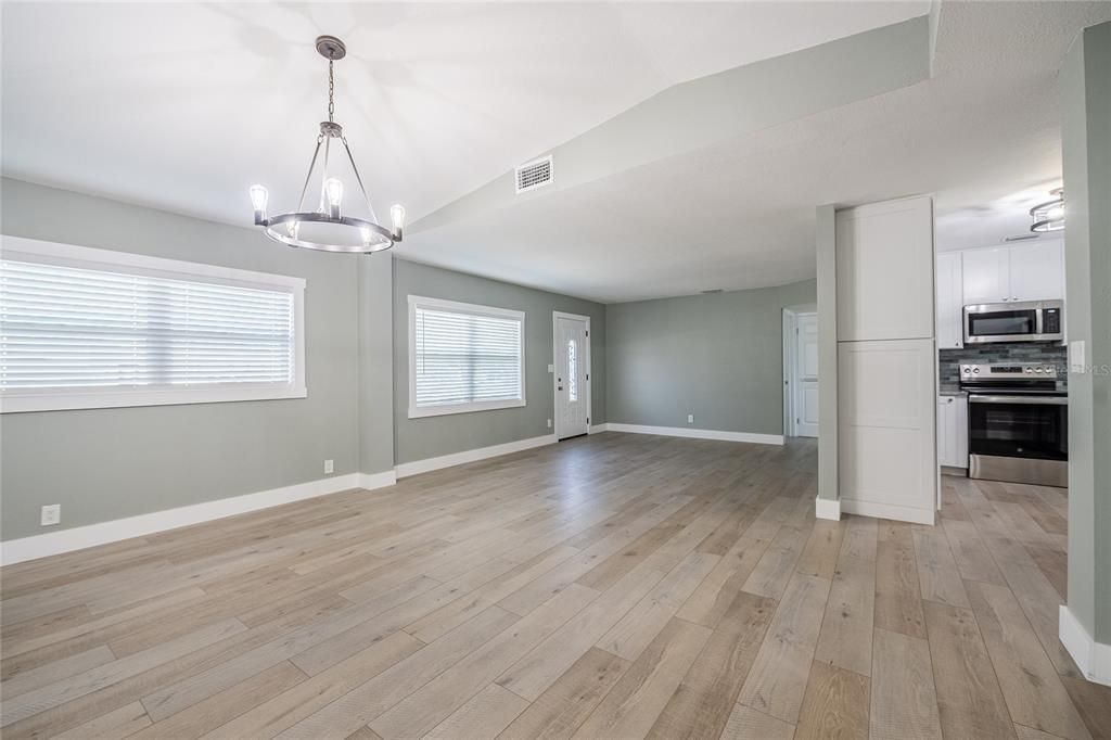 For Sale: $424,999 (3 beds, 2 baths, 1249 Square Feet)