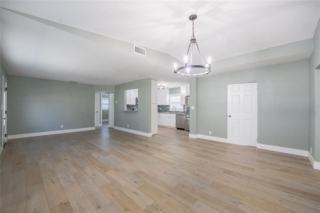 For Sale: $424,999 (3 beds, 2 baths, 1249 Square Feet)