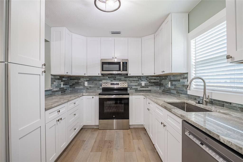 For Sale: $424,999 (3 beds, 2 baths, 1249 Square Feet)