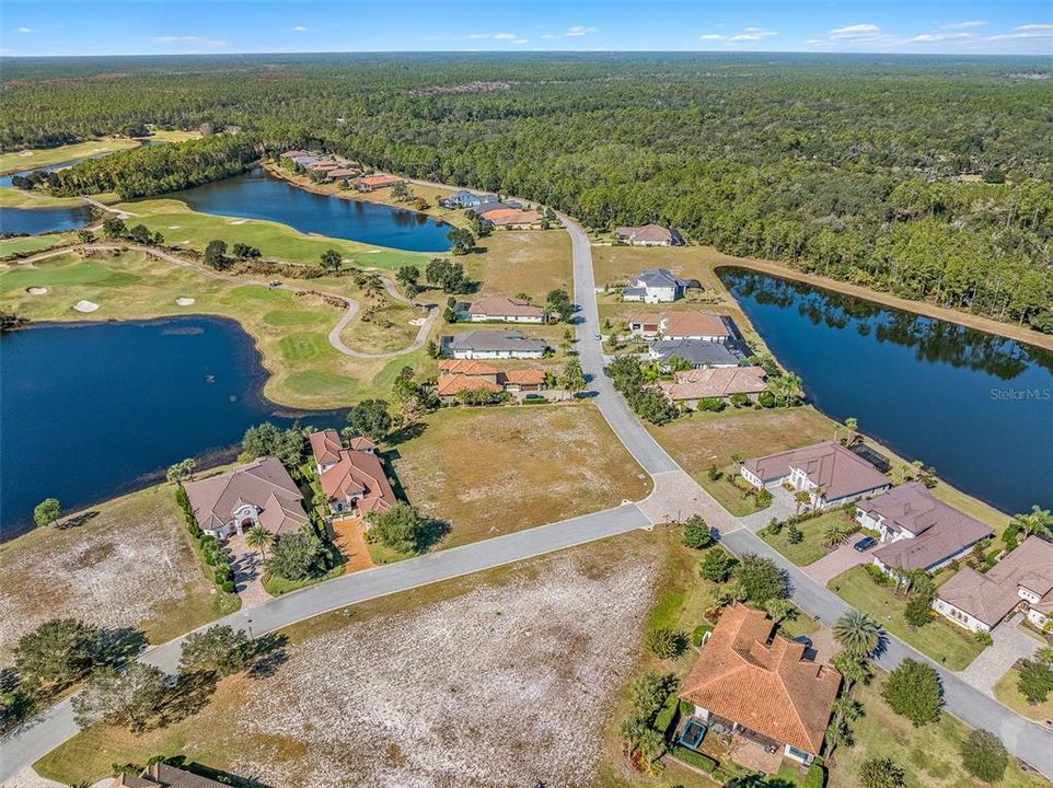 На продажу: $320,000 (0.34 acres)