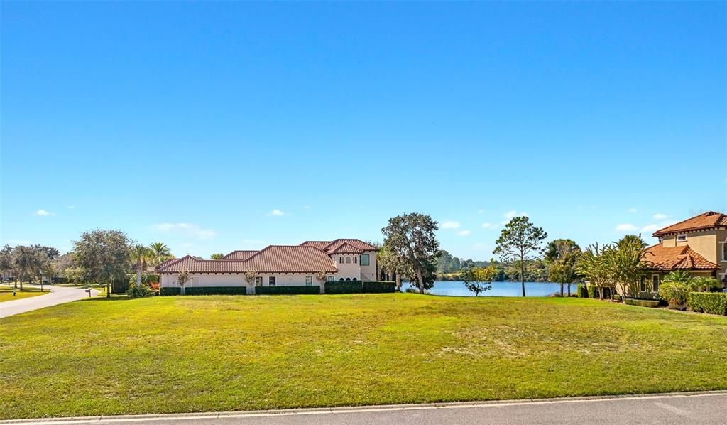 На продажу: $320,000 (0.34 acres)