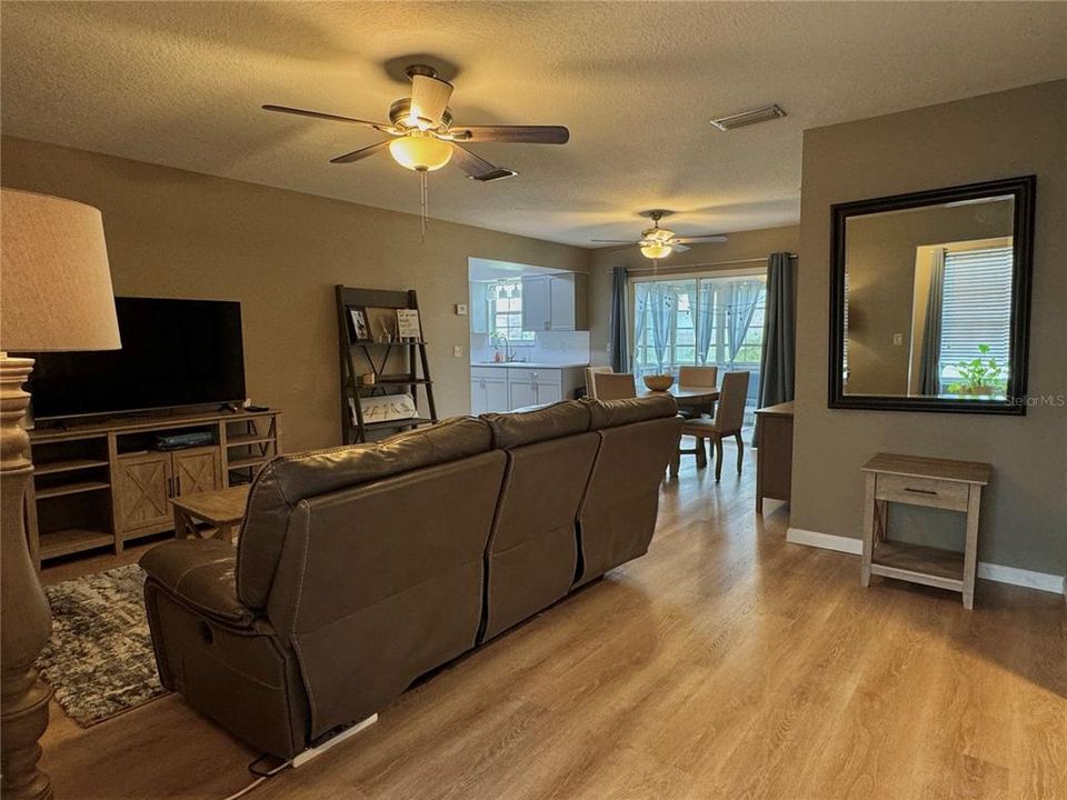 На продажу: $264,000 (3 спален, 2 ванн, 1262 Квадратных фут)