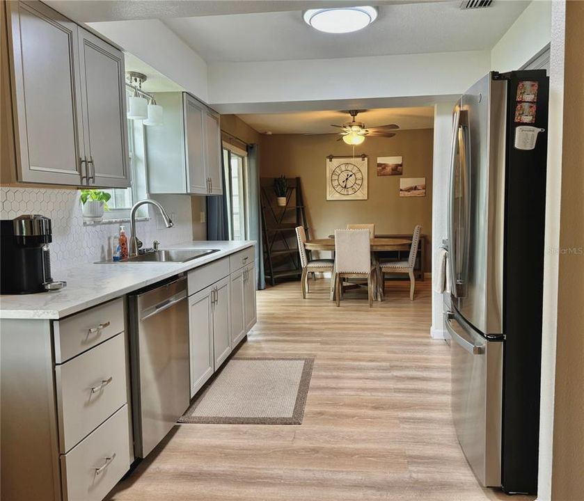 На продажу: $264,000 (3 спален, 2 ванн, 1262 Квадратных фут)