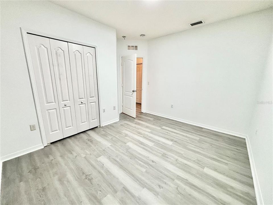 Под контрактом: $319,999 (3 спален, 2 ванн, 1764 Квадратных фут)