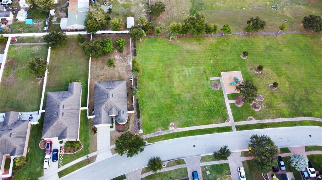 Под контрактом: $319,999 (3 спален, 2 ванн, 1764 Квадратных фут)