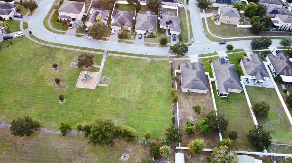 Под контрактом: $319,999 (3 спален, 2 ванн, 1764 Квадратных фут)