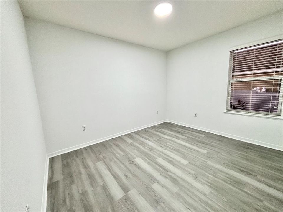 Под контрактом: $319,999 (3 спален, 2 ванн, 1764 Квадратных фут)