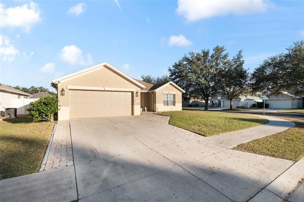 待售: $299,900 (2 贝兹, 2 浴室, 1596 平方英尺)