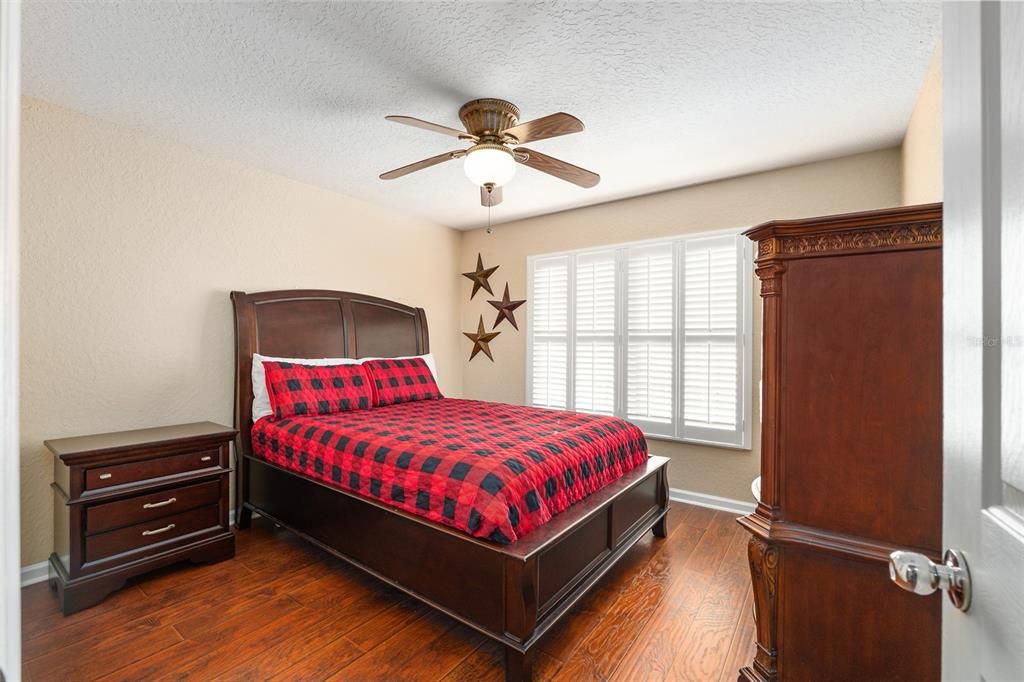 待售: $299,900 (2 贝兹, 2 浴室, 1596 平方英尺)