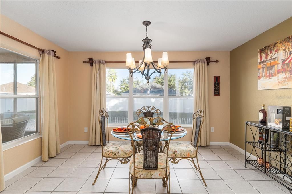 待售: $299,900 (2 贝兹, 2 浴室, 1596 平方英尺)