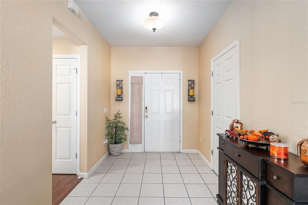 待售: $299,900 (2 贝兹, 2 浴室, 1596 平方英尺)