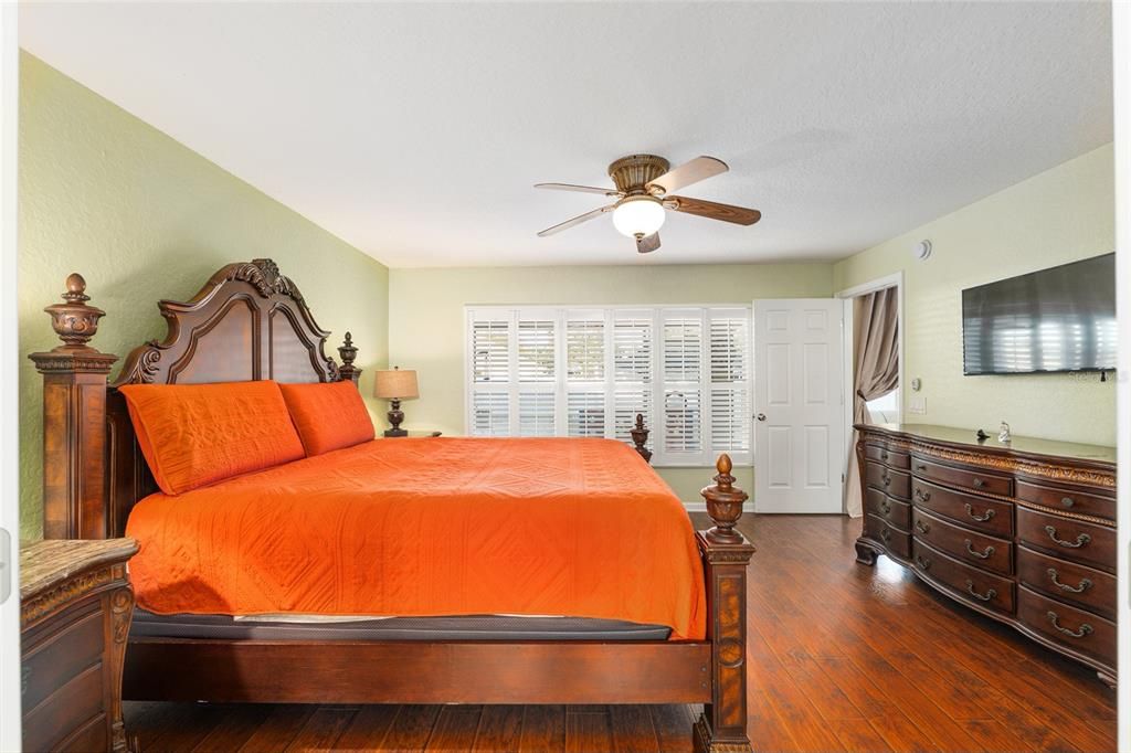 待售: $299,900 (2 贝兹, 2 浴室, 1596 平方英尺)