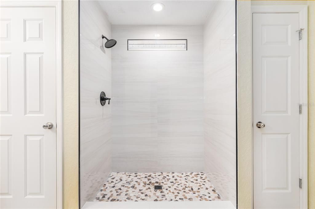 待售: $299,900 (2 贝兹, 2 浴室, 1596 平方英尺)