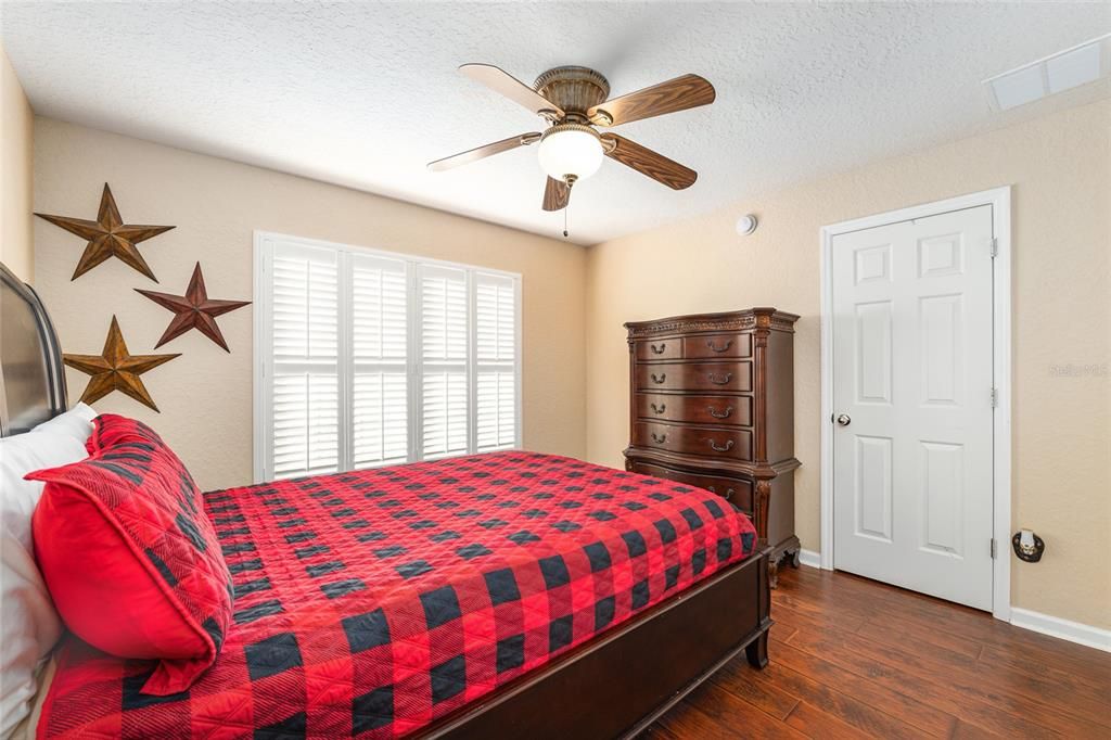 待售: $299,900 (2 贝兹, 2 浴室, 1596 平方英尺)