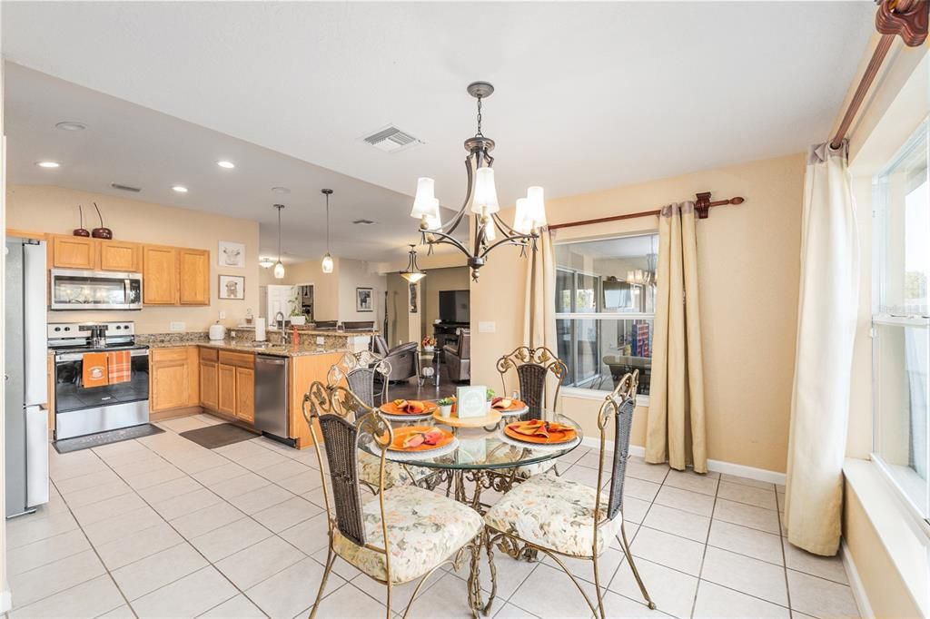 待售: $299,900 (2 贝兹, 2 浴室, 1596 平方英尺)