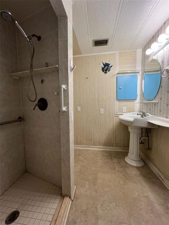 待售: $150,000 (2 贝兹, 2 浴室, 1232 平方英尺)