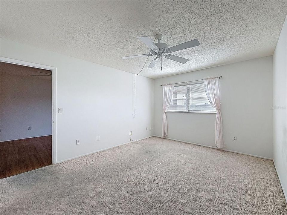 待售: $110,000 (2 贝兹, 2 浴室, 954 平方英尺)