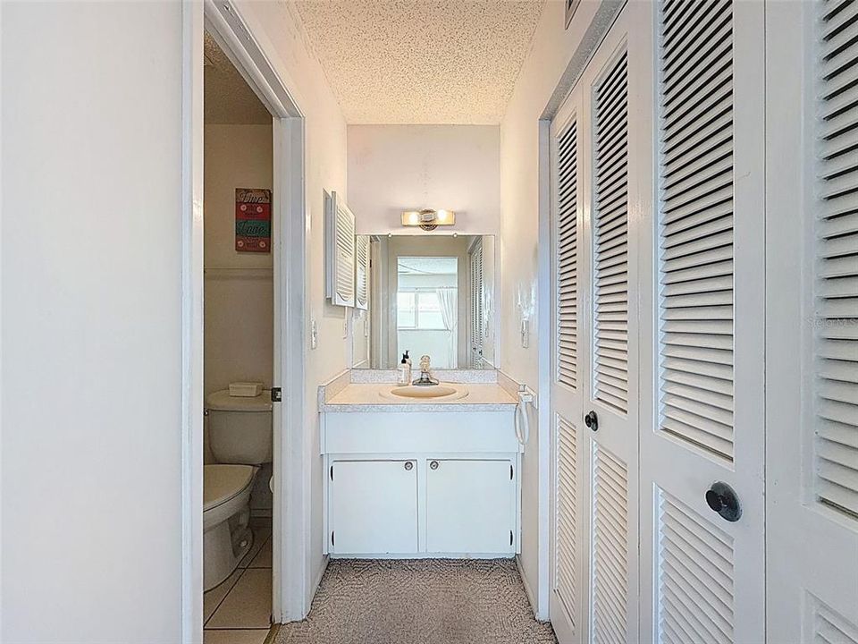 待售: $110,000 (2 贝兹, 2 浴室, 954 平方英尺)