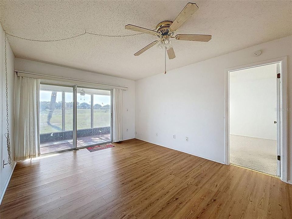 待售: $110,000 (2 贝兹, 2 浴室, 954 平方英尺)