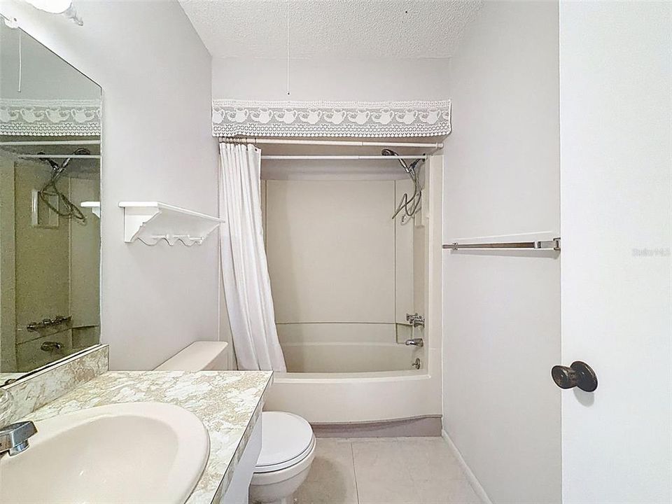 待售: $110,000 (2 贝兹, 2 浴室, 954 平方英尺)