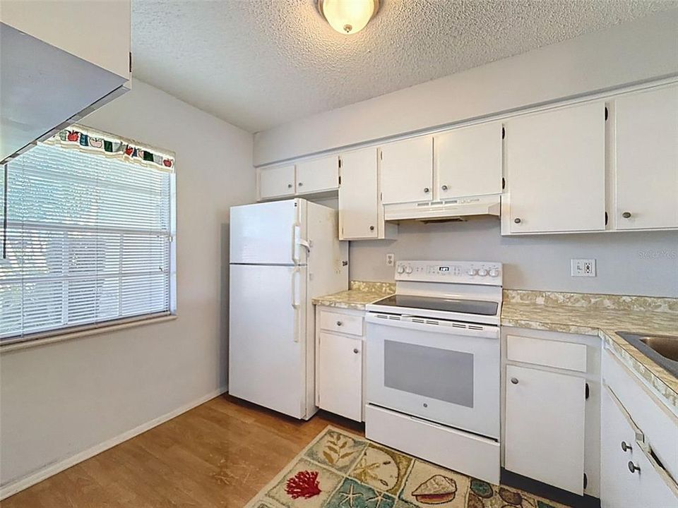 待售: $110,000 (2 贝兹, 2 浴室, 954 平方英尺)