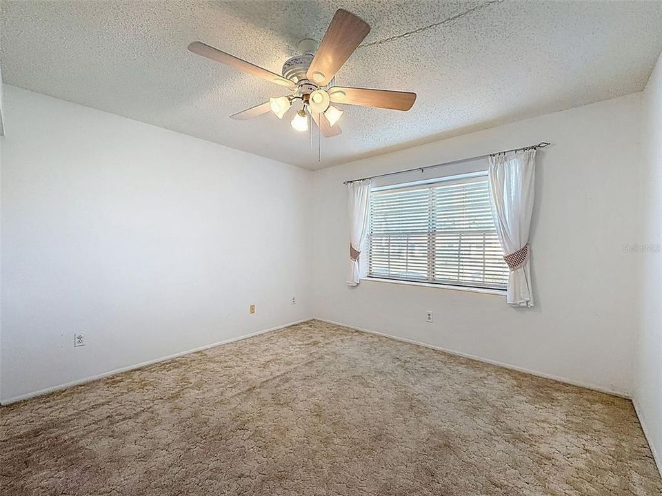 待售: $110,000 (2 贝兹, 2 浴室, 954 平方英尺)