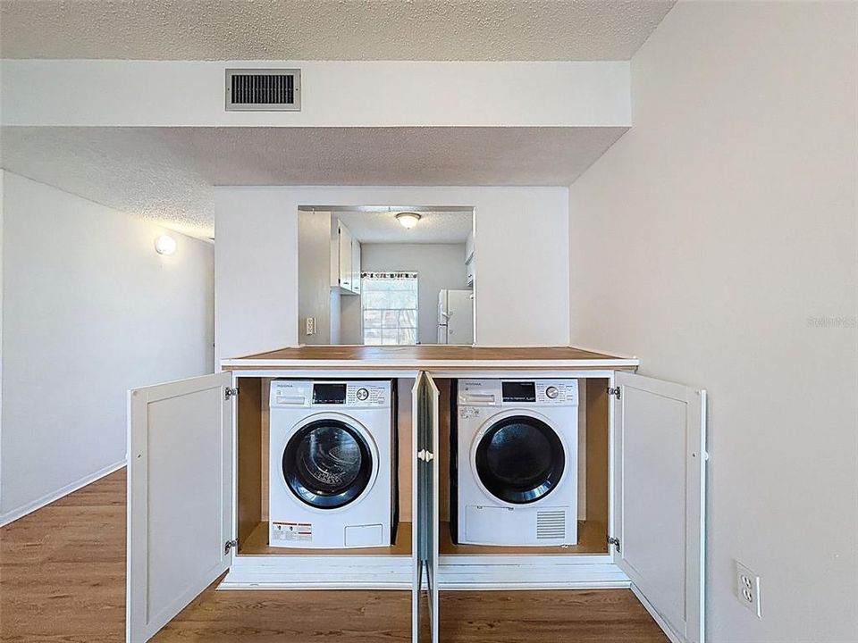 待售: $110,000 (2 贝兹, 2 浴室, 954 平方英尺)