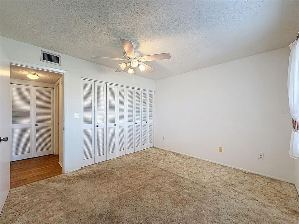 待售: $110,000 (2 贝兹, 2 浴室, 954 平方英尺)