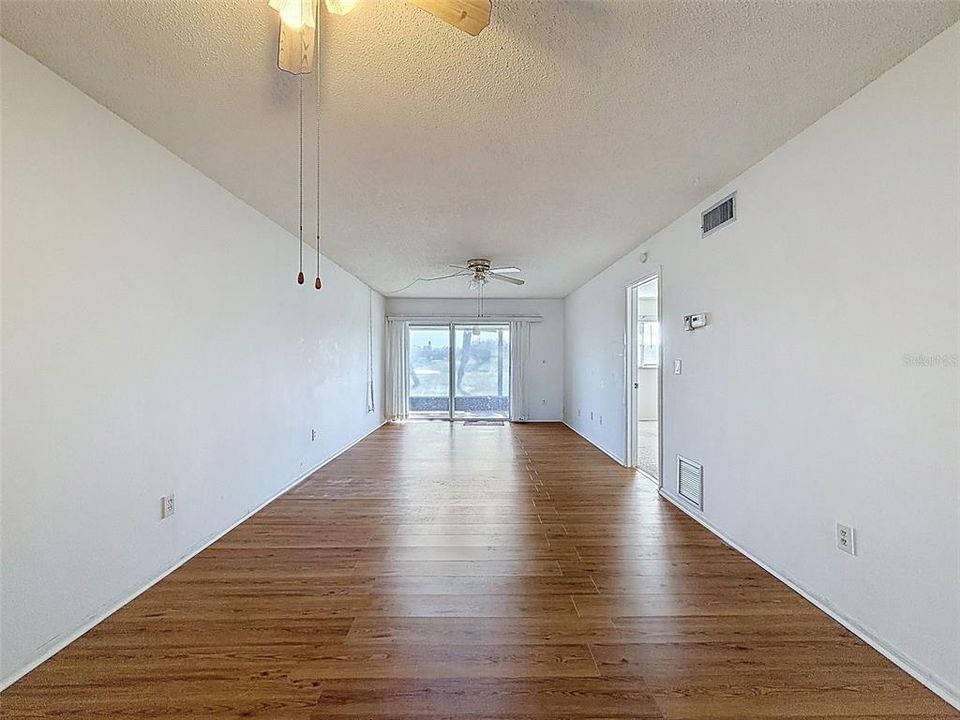 待售: $110,000 (2 贝兹, 2 浴室, 954 平方英尺)