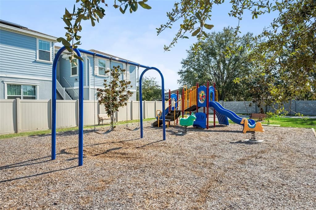 For Sale: $499,999 (4 beds, 3 baths, 1786 Square Feet)