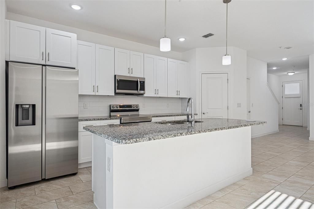 For Sale: $499,999 (4 beds, 3 baths, 1786 Square Feet)