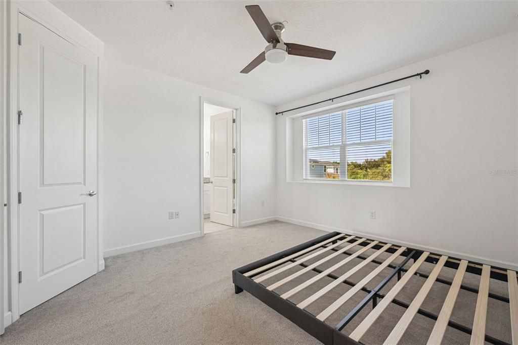 For Sale: $499,999 (4 beds, 3 baths, 1786 Square Feet)