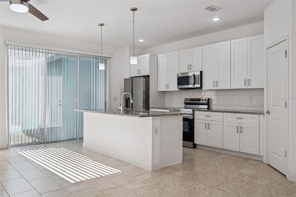 For Sale: $499,999 (4 beds, 3 baths, 1786 Square Feet)