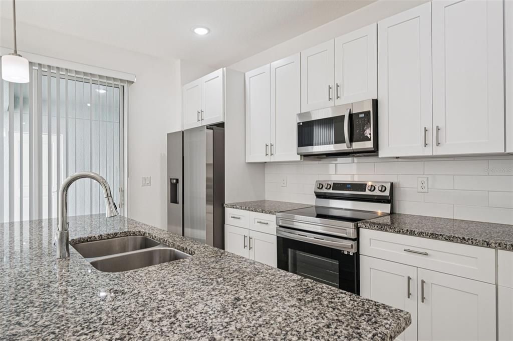 For Sale: $499,999 (4 beds, 3 baths, 1786 Square Feet)