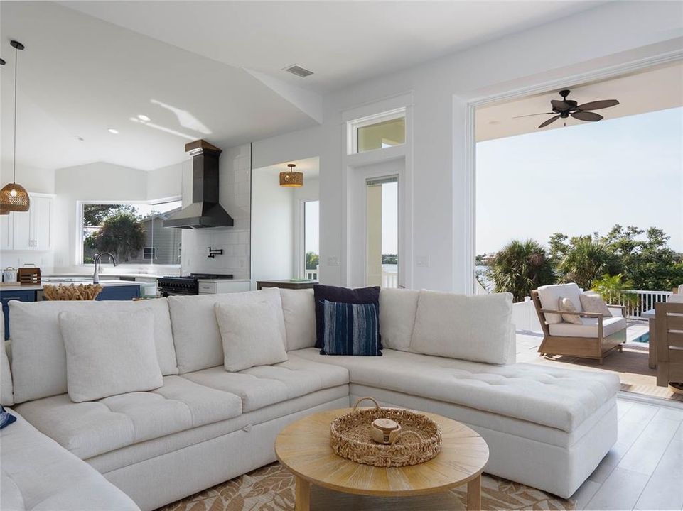 На продажу: $1,995,000 (3 спален, 3 ванн, 2950 Квадратных фут)