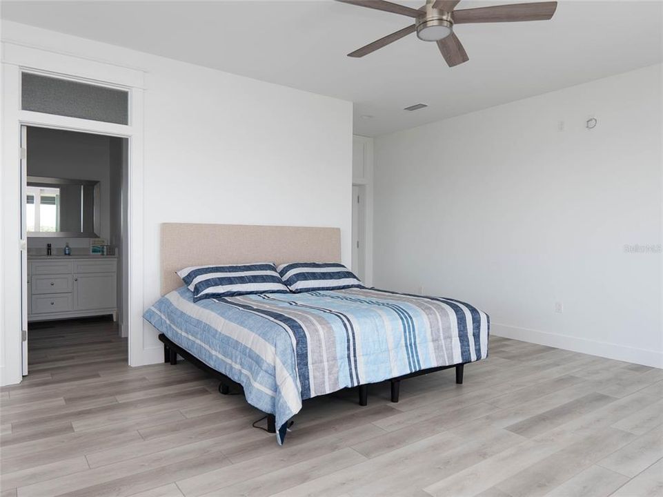 На продажу: $1,995,000 (3 спален, 3 ванн, 2950 Квадратных фут)