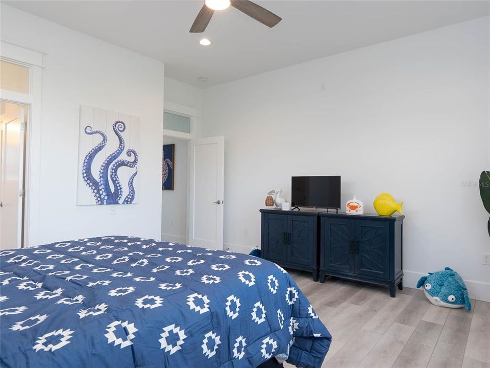 На продажу: $1,995,000 (3 спален, 3 ванн, 2950 Квадратных фут)